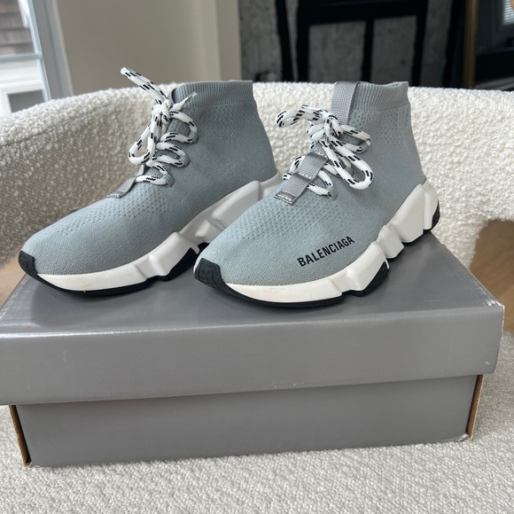 WOMEN'S SPEED LACE-UP SNEAKER IN GRAY/WHITE - Picture 5 of 5